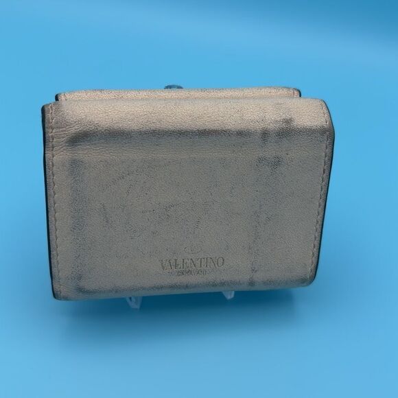 Valentino-Cream Leather Rockstud Trifold Wallet- COA and dust bag included - Picture 3 of 10